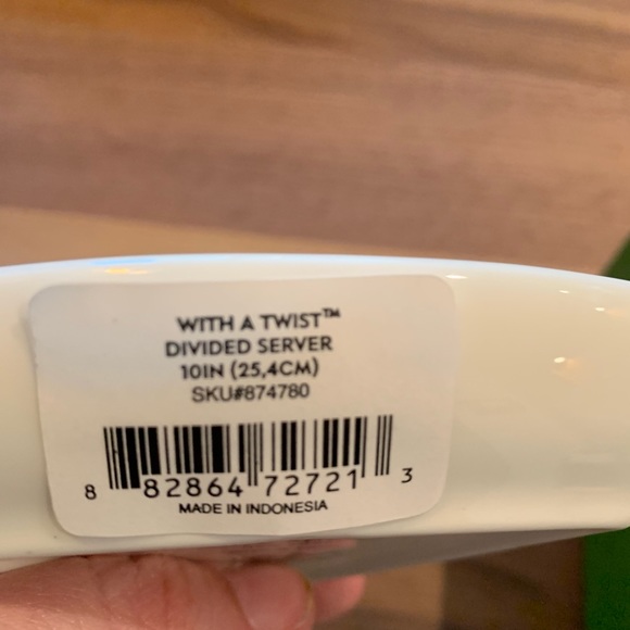 NIB Kate Spade Divided server ‘With a Twist’ - Picture 3 of 4